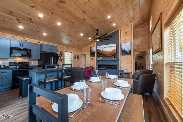 850 Blue Herring Way, Sevierville, TN 37876