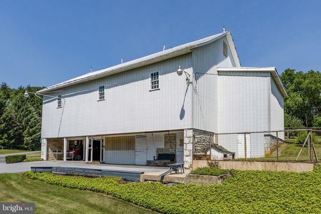 350 GOLF RD, Myerstown, PA 17067
