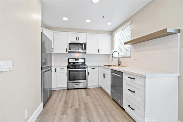 16 Magellan Aisle, Irvine, CA 92620