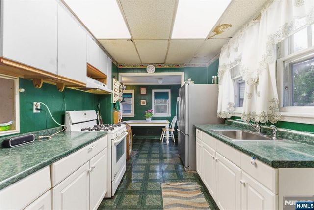 1142 Stasia Street, Teaneck, NJ 07666