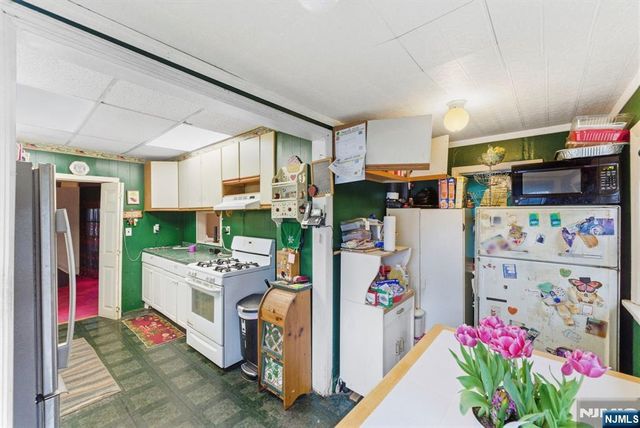 1142 Stasia Street, Teaneck, NJ 07666
