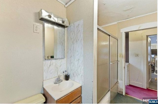 1142 Stasia Street, Teaneck, NJ 07666
