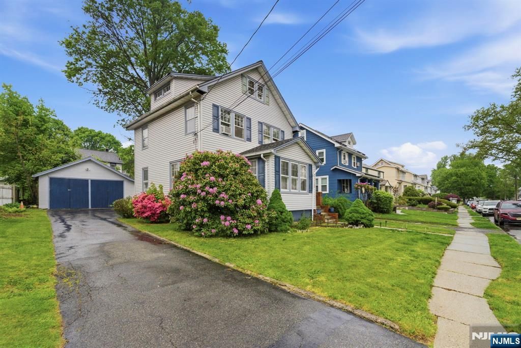 1142 Stasia Street, Teaneck, NJ 07666