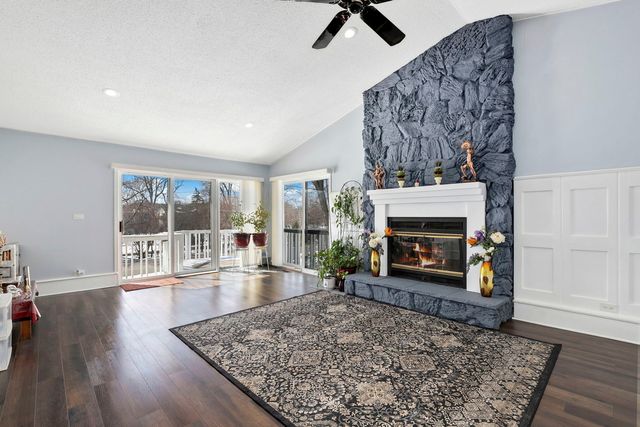 2004 E Parkview Circle, Hoffman Estates, IL 60169
