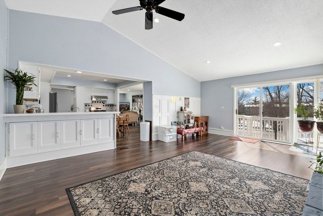 2004 E Parkview Circle, Hoffman Estates, IL 60169