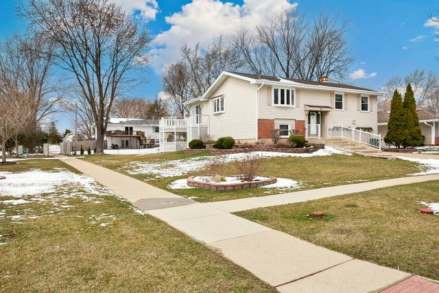 2004 E Parkview Circle, Hoffman Estates, IL 60169