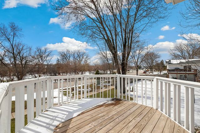 2004 E Parkview Circle, Hoffman Estates, IL 60169