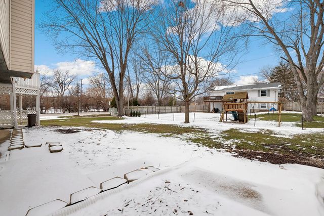 2004 E Parkview Circle, Hoffman Estates, IL 60169