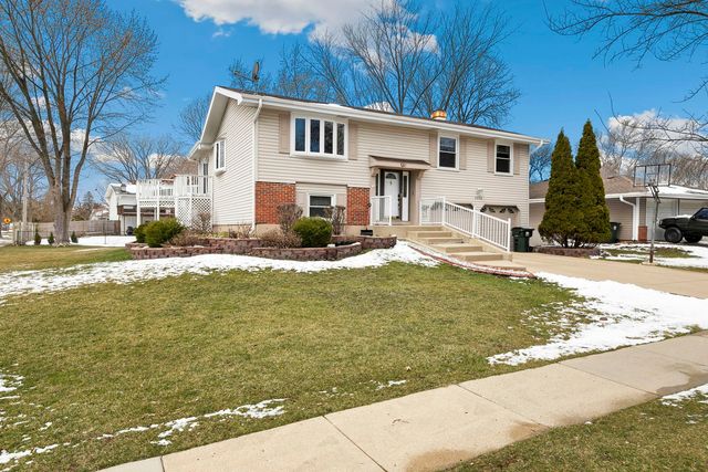 2004 E Parkview Circle, Hoffman Estates, IL 60169