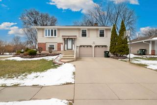 2004 E Parkview Circle, Hoffman Estates, IL 60169