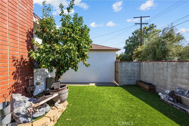 2641 N Buena Vista Street, Burbank, CA 91504