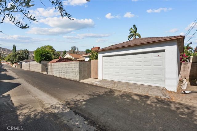2641 N Buena Vista Street, Burbank, CA 91504
