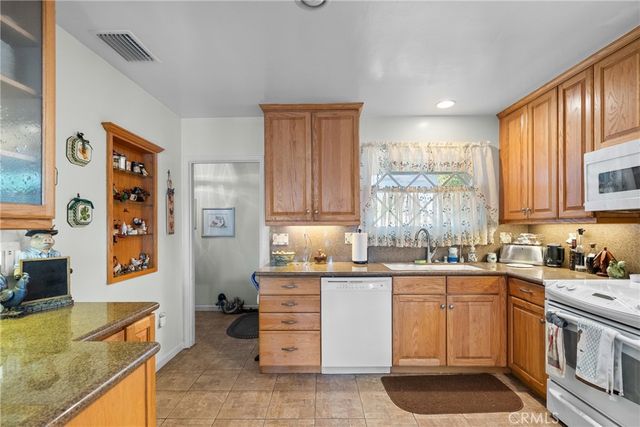 2641 N Buena Vista Street, Burbank, CA 91504