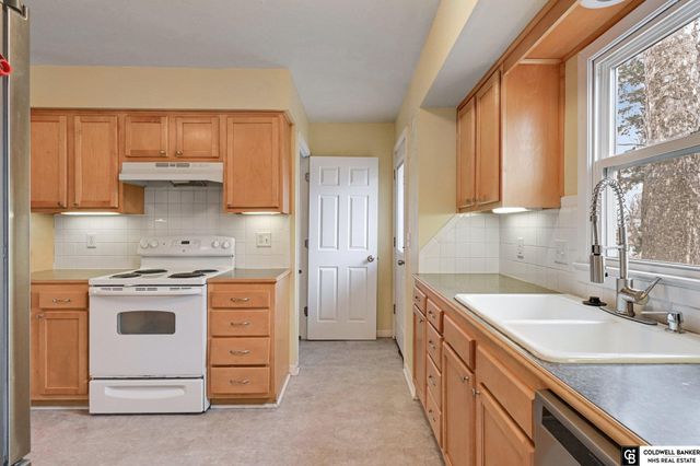 4626 N 94th Street, Omaha, NE 68134