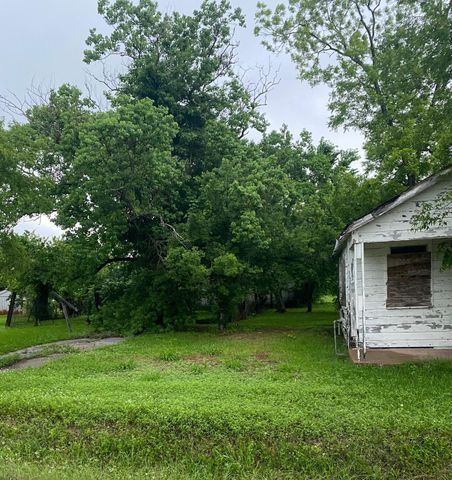 7214 Dallas Street, Baytown, TX 77521