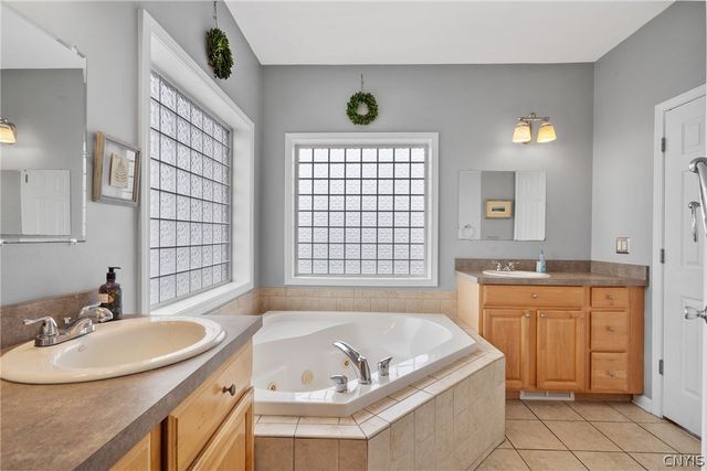 7940 Joss Farm Way, Cicero, NY 13039