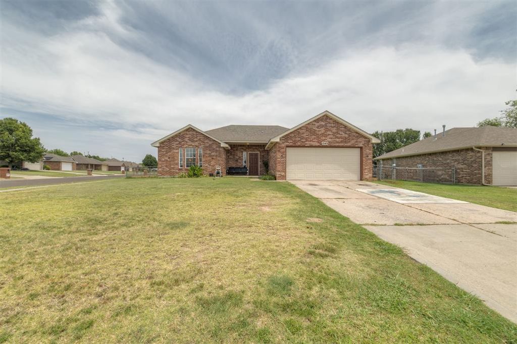 1545 Tudor Drive, Moore, OK 73160