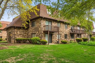 197 Uteg Street 207A, Crystal Lake, IL 60014
