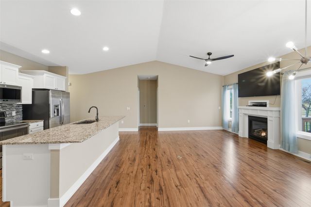 5660 Prairie Grass Drive, Johnston, IA 50131