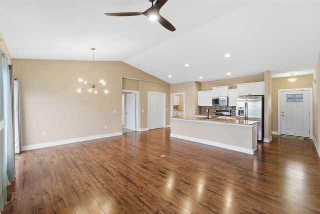 5660 Prairie Grass Drive, Johnston, IA 50131