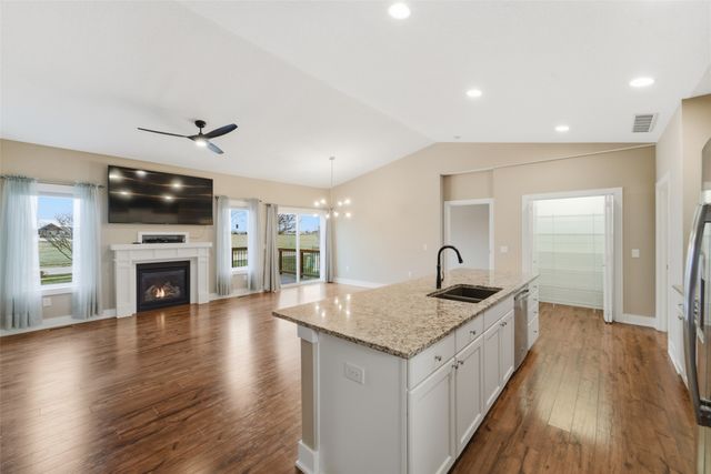 5660 Prairie Grass Drive, Johnston, IA 50131