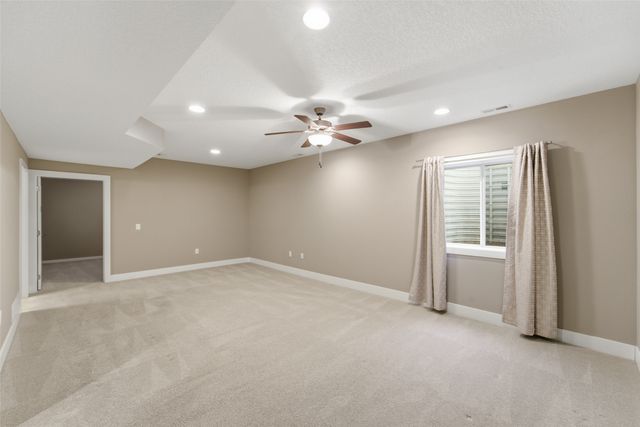 5660 Prairie Grass Drive, Johnston, IA 50131