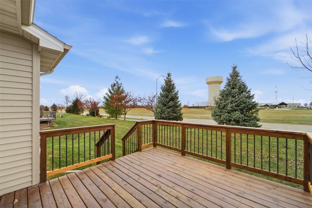 5660 Prairie Grass Drive, Johnston, IA 50131