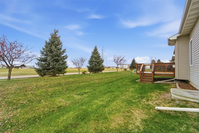 5660 Prairie Grass Drive, Johnston, IA 50131