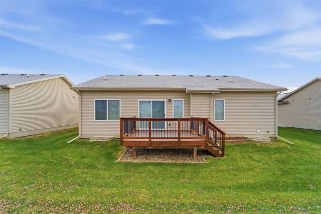 5660 Prairie Grass Drive, Johnston, IA 50131