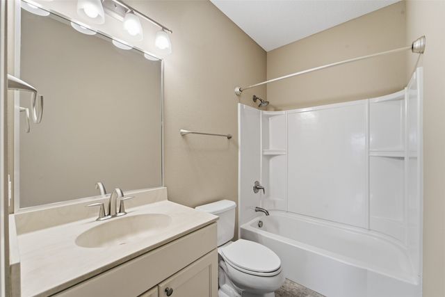 5660 Prairie Grass Drive, Johnston, IA 50131