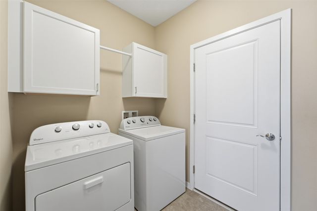 5660 Prairie Grass Drive, Johnston, IA 50131