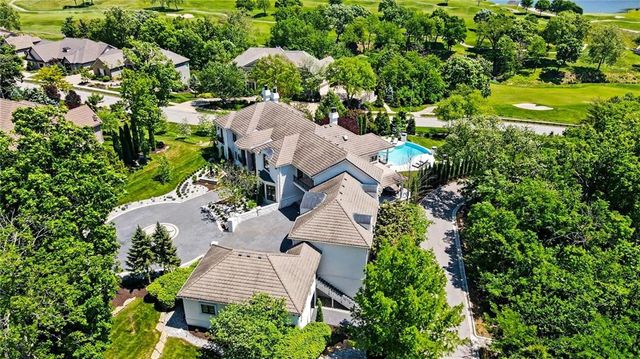 6924 Watson's Country Lane, Parkville, MO 64152
