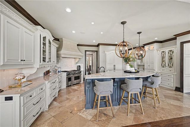 6924 Watson's Country Lane, Parkville, MO 64152