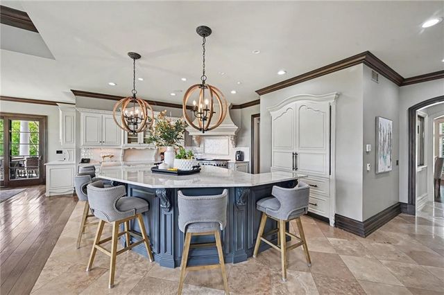 6924 Watson's Country Lane, Parkville, MO 64152