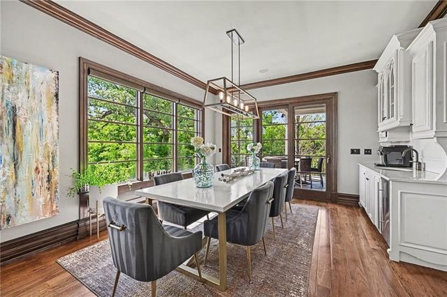 6924 Watson's Country Lane, Parkville, MO 64152