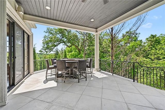 6924 Watson's Country Lane, Parkville, MO 64152