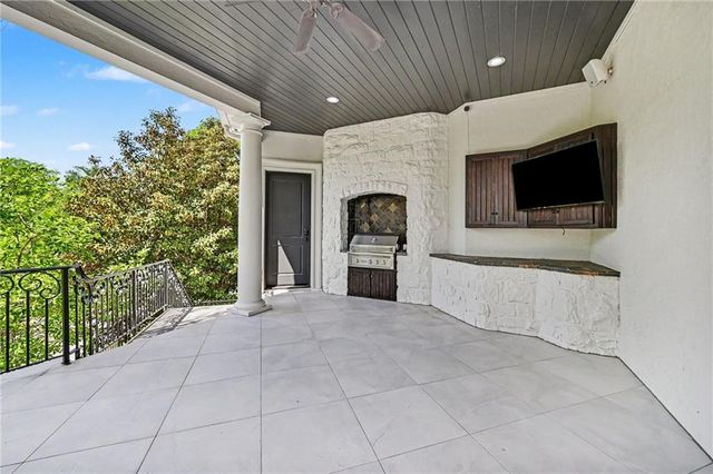 6924 Watson's Country Lane, Parkville, MO 64152