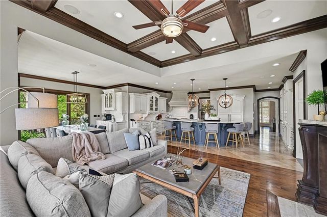 6924 Watson's Country Lane, Parkville, MO 64152