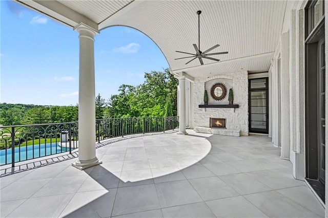6924 Watson's Country Lane, Parkville, MO 64152