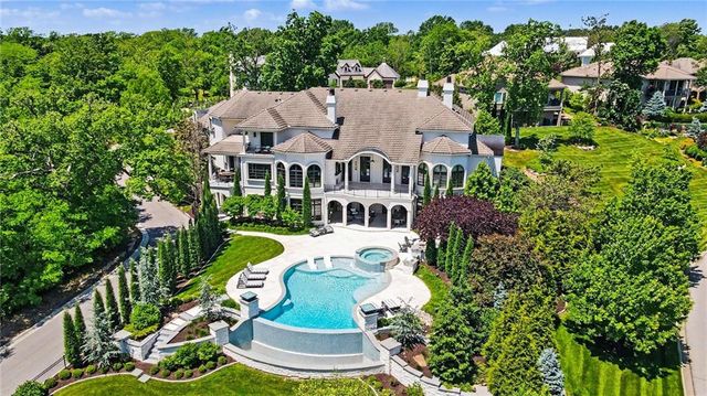 6924 Watson's Country Lane, Parkville, MO 64152