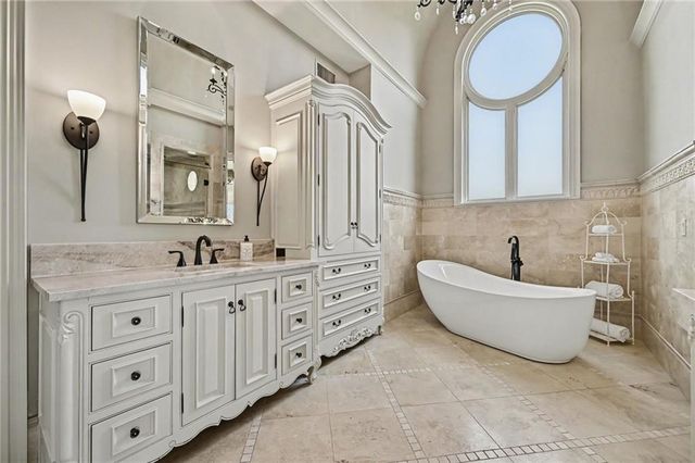 6924 Watson's Country Lane, Parkville, MO 64152