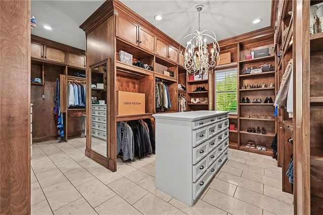 6924 Watson's Country Lane, Parkville, MO 64152