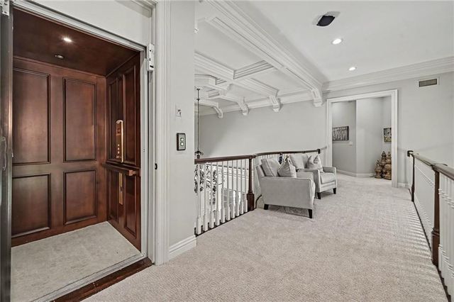 6924 Watson's Country Lane, Parkville, MO 64152