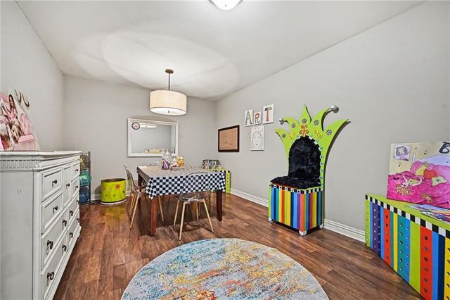 6924 Watson's Country Lane, Parkville, MO 64152