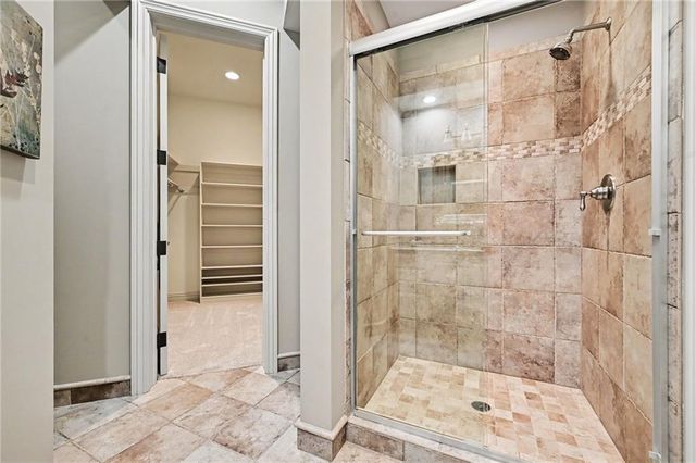 6924 Watson's Country Lane, Parkville, MO 64152