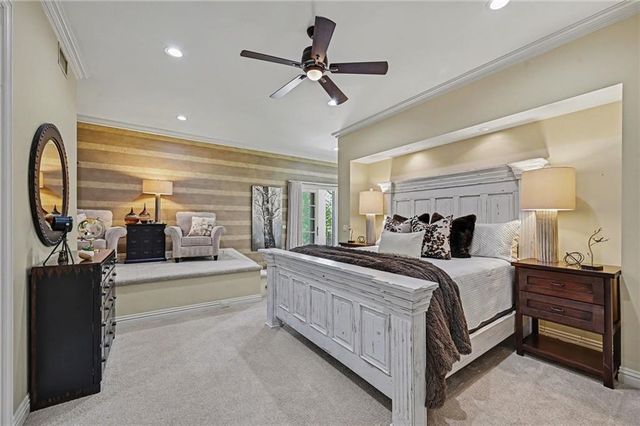 6924 Watson's Country Lane, Parkville, MO 64152