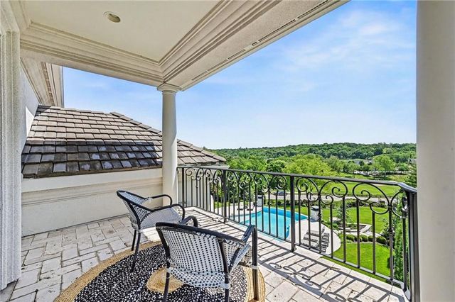 6924 Watson's Country Lane, Parkville, MO 64152