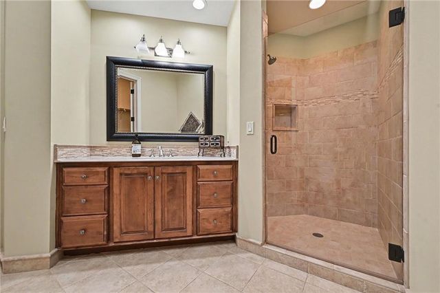6924 Watson's Country Lane, Parkville, MO 64152