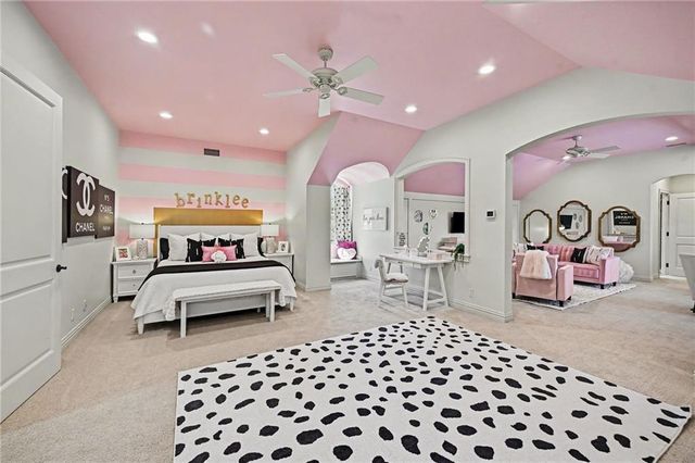 6924 Watson's Country Lane, Parkville, MO 64152