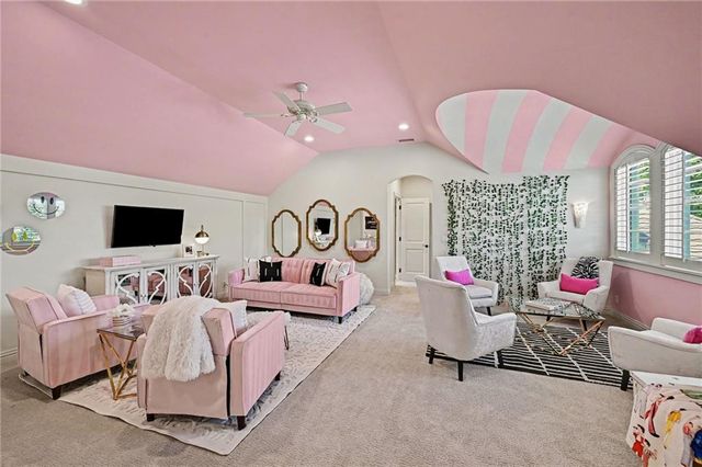 6924 Watson's Country Lane, Parkville, MO 64152